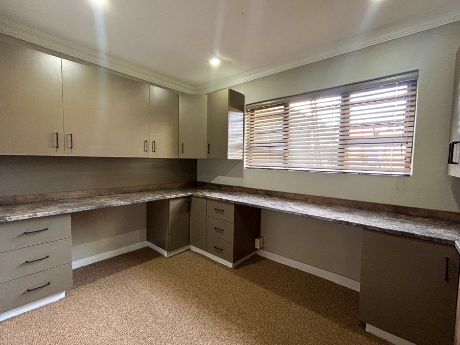 4 Bedroom Property for Sale in Grimbeeck Park North West